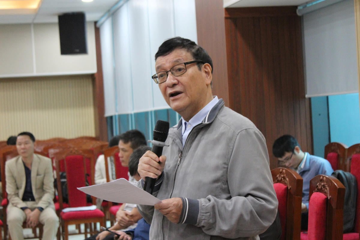 르 반 트린 교수.