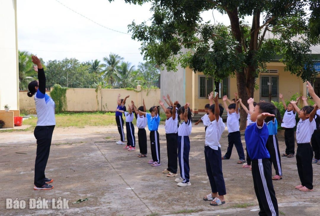 کلاس تربیت بدنی برای دانش‌آموزان منطقه مرزی بوئن دان.