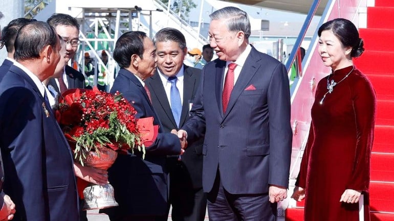 vna-potal-tong-bi-thu-began-to-tham-lao-and-traveled-to-commemorate-50-year-of-national-anniversary-of-the-Dr. Lao-Democratic People's Republic-8442940-8562.jpg