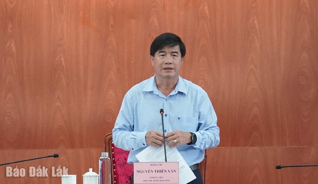 សមមិត្ត Nguyen Thien Van អនុប្រធានគណៈកម្មាធិការប្រជាជនខេត្ត បញ្ចប់កិច្ចប្រជុំ។