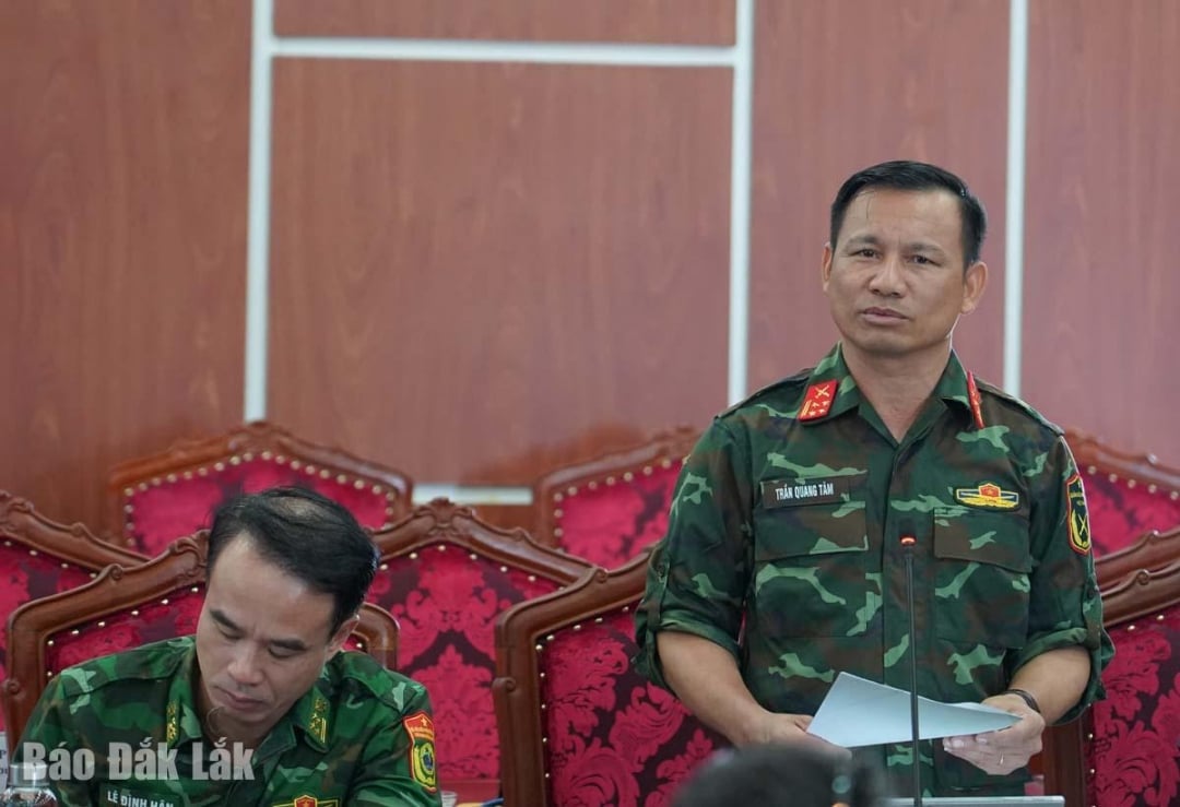 តំណាង​បញ្ជាការដ្ឋាន​កងរាជអាវុធហត្ថ​ខេត្ត បាន​រាយការណ៍​អំពី​ការរៀបចំ​កម្លាំង​ត្រៀម​ទប់ទល់​នឹង​ខ្យល់ព្យុះ និង​ទឹកជំនន់។