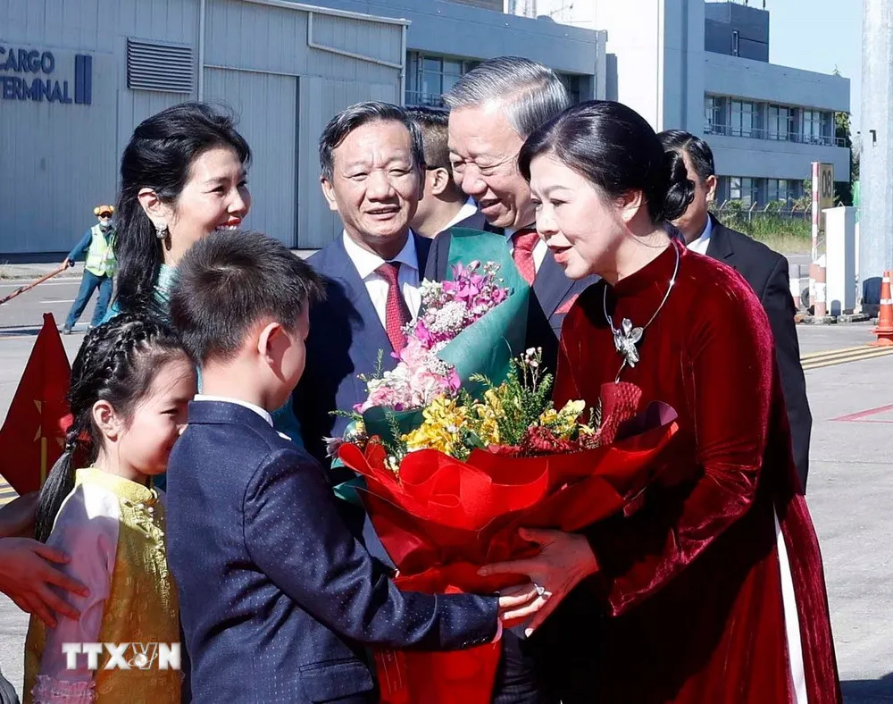 Tổng Bí thư Tô Lâm và Phu nhân đến Thủ đô Vientiane, bắt đầu thăm cấp Nhà nước tới Lào - Ảnh 2.