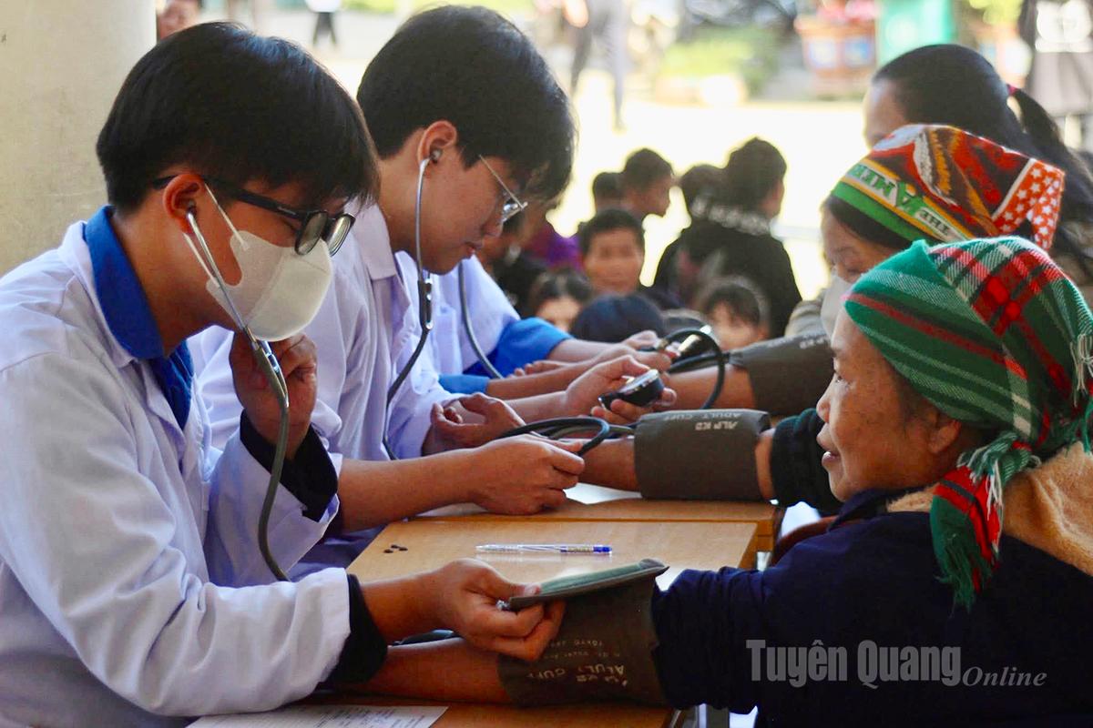 کین ڈائی کمیون کے لوگوں کا مفت معائنہ اور مشورہ کیا جاتا ہے۔