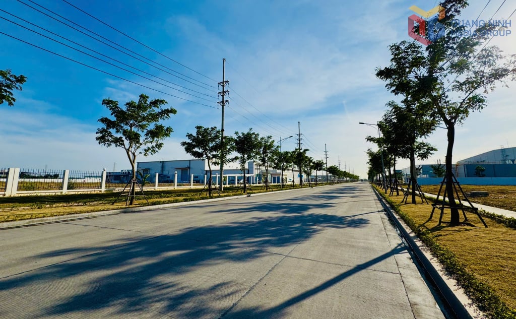 Investițiile în infrastructura de trafic intern din Parcul Industrial Song Khoai sunt realizate sincron. Foto: Manh Truong