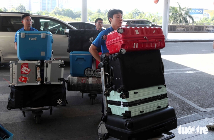 Tuyển U22 Việt Nam lên đường sang Thái Lan dự SEA Games 33 - Ảnh 8.