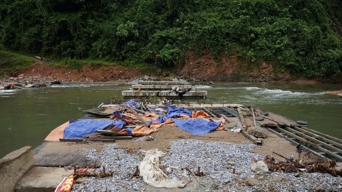 Công trình cầu Khe Càng ở xã Tam Thái, tỉnh Nghệ An thi công dở dang. Ảnh: Đình Tiệp.