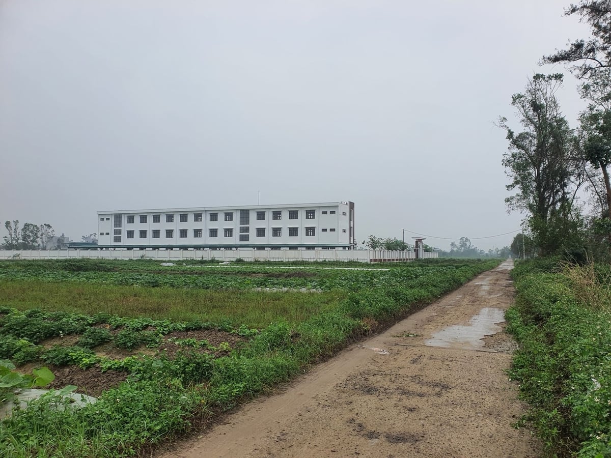 Công trình Trường THCS Nghi Ân, phường Vinh Phú, tỉnh Nghệ An xây dựng xong chưa thể sử dụng gây lãng phí lớn. Ảnh: Đình Tiệp.