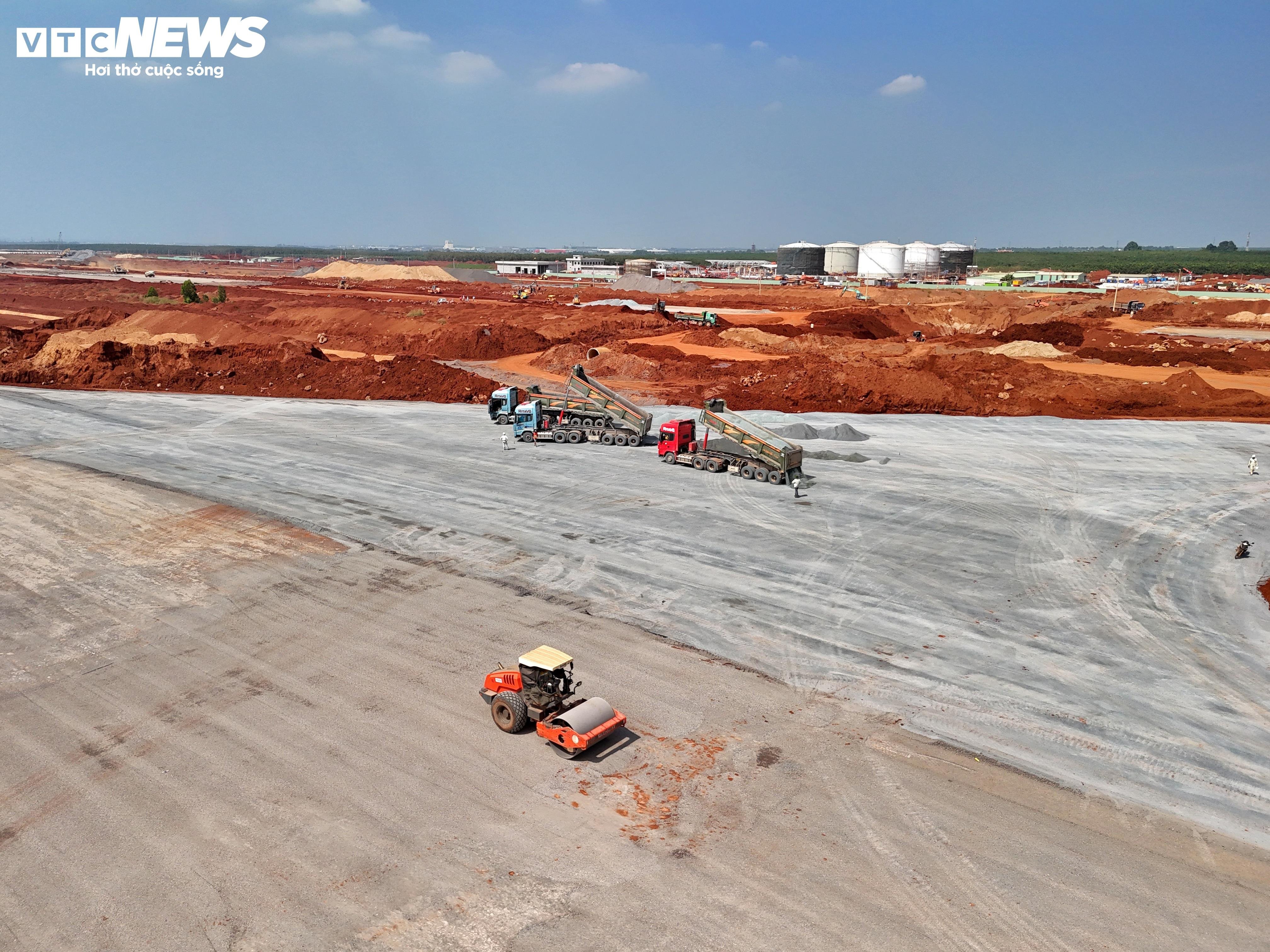Gambar dekat sistem penyimpanan bahan api bernilai lebih 2,800 bilion di lapangan terbang Long Thanh - 7