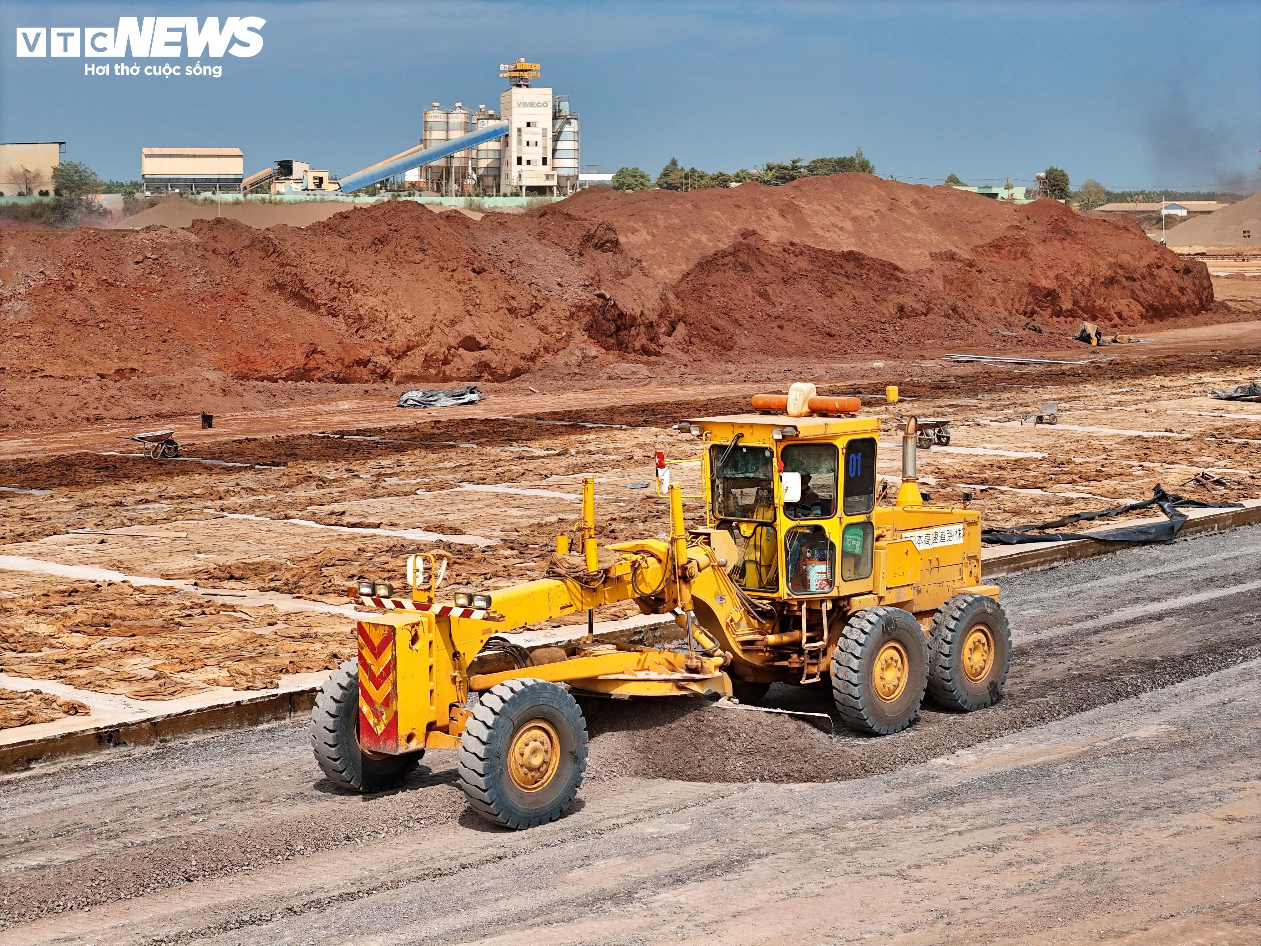 Gambar dekat sistem penyimpanan bahan api bernilai lebih 2,800 bilion di lapangan terbang Long Thanh - 9