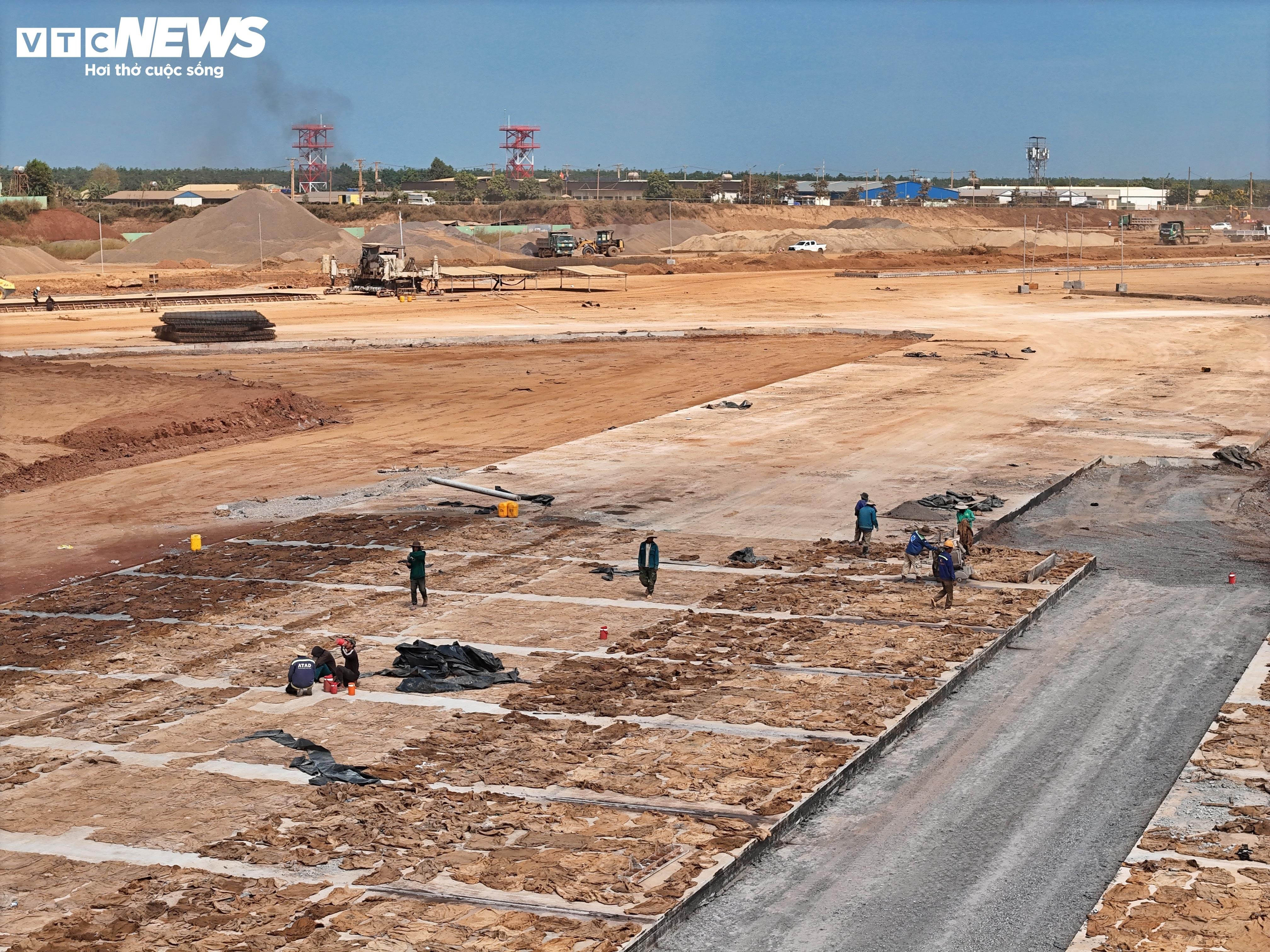 Gambar dekat sistem penyimpanan bahan api bernilai lebih 2,800 bilion di lapangan terbang Long Thanh - 11