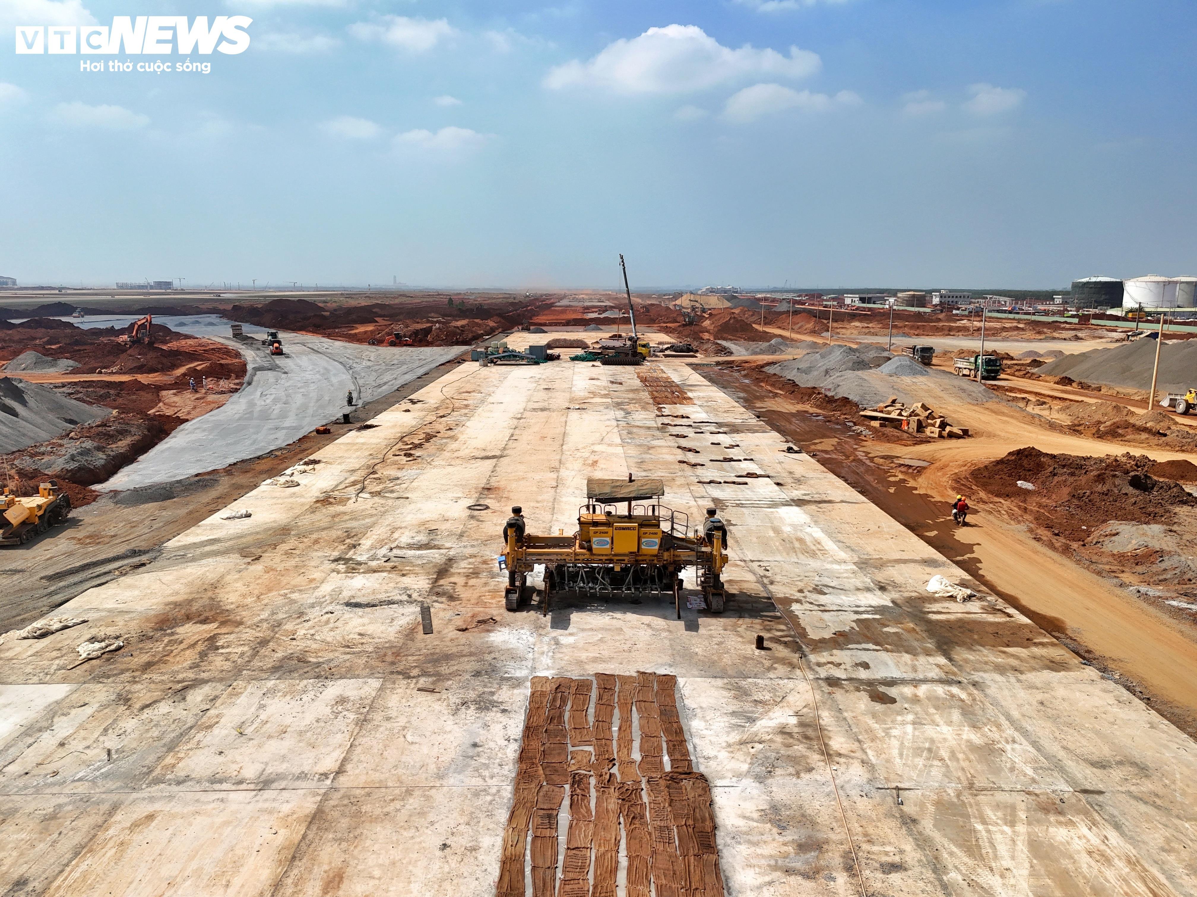 Gambar dekat sistem penyimpanan bahan api bernilai lebih 2,800 bilion di lapangan terbang Long Thanh - 12