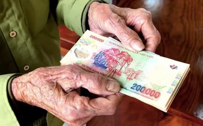 গিয়া লাইয়ের ৪৩,০০০ এরও বেশি মানুষ ৩ মাসের পেনশন এবং সামাজিক বীমা সুবিধা পাবেন। Hơn 43.000 người ở Gia Lai sẽ nhận 3 tháng lương hưu và trợ cấp bảo hiểm xã hội