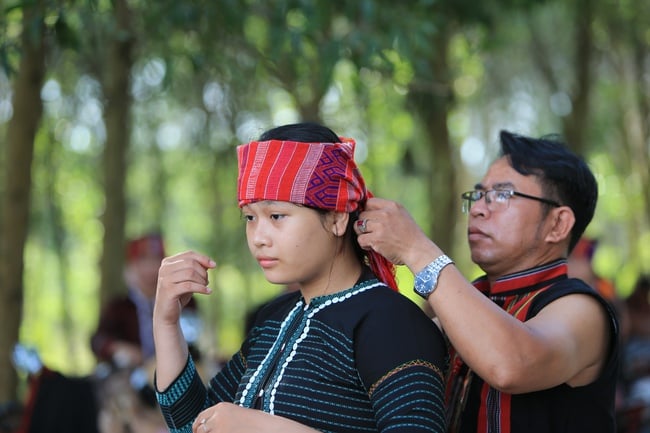 Просування традиційної культурної ідентичності для створення доданої цінності місцевим продуктам – Фото 2. Phát huy bản sắc văn hóa truyền thống để tạo giá trị gia tăng cho sản phẩm địa phương - Ảnh 2.