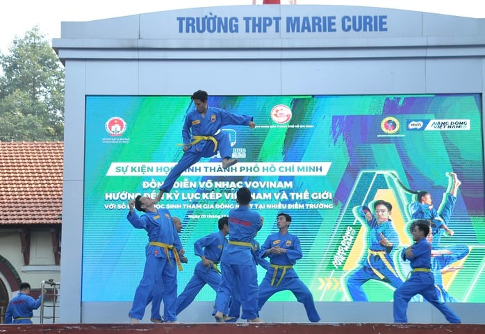 Mãn nhãn hình ảnh học sinh TP HCM đồng diễn võ nhạc Vovinam, tạo kỷ lục kép - Ảnh 5.