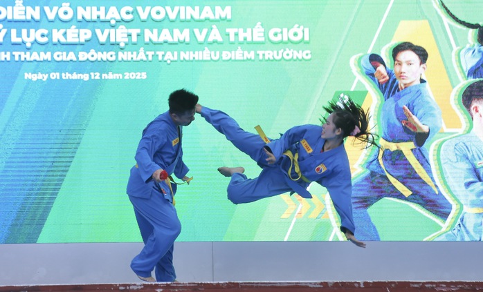 Mãn nhãn hình ảnh học sinh TP HCM đồng diễn võ nhạc Vovinam, tạo kỷ lục kép - Ảnh 6.