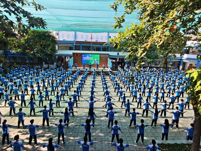 Mãn nhãn hình ảnh học sinh TP HCM đồng diễn võ nhạc Vovinam, tạo kỷ lục kép - Ảnh 9.