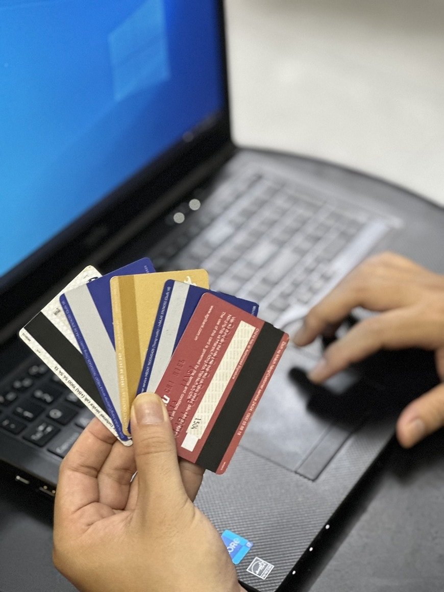 Începând de astăzi, băncile percep comisioane de administrare pentru conturile cu solduri sub 500.000 VND/lună.