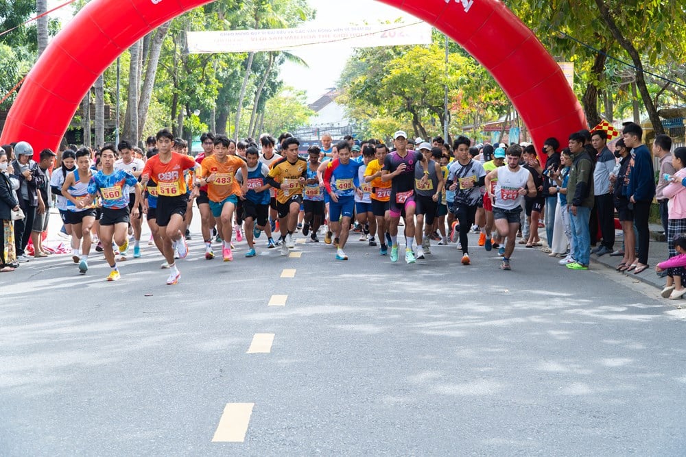 ບັນດາ​ການ​ເຄື່ອນ​ໄຫວ​ສະ​ເຫຼີ​ມສະຫຼອງ 26 ປີ​ແຫ່ງ​ວັນ​ໂຮ້ຍອານ ​ແລະ ລູກ​ຊາຍ​ຂອງ​ຂ້າພະ​ເຈົ້າ​ໄດ້​ຮັບ​ການ​ຮັບ​ຮອງ​ເປັນ​ມໍລະດົກ​ວັດທະນະທຳ​ໂລກ - ຮູບ​ທີ 1