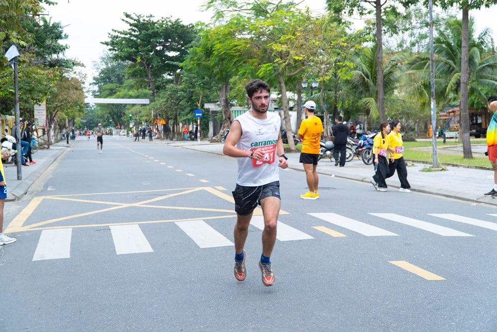 ບັນດາ​ການ​ເຄື່ອນ​ໄຫວ​ສະ​ເຫຼີ​ມສະຫຼອງ 26 ປີ​ແຫ່ງ​ວັນ​ໂຮ້ຍອານ ​ແລະ ລູກ​ຊາຍ​ຂອງ​ຂ້າພະ​ເຈົ້າ​ໄດ້​ຮັບ​ການ​ຮັບຮອງ​ເອົາ​ເປັນ​ມໍລະດົກ​ວັດທະນະທຳ​ໂລກ - ຮູບ​ທີ 4