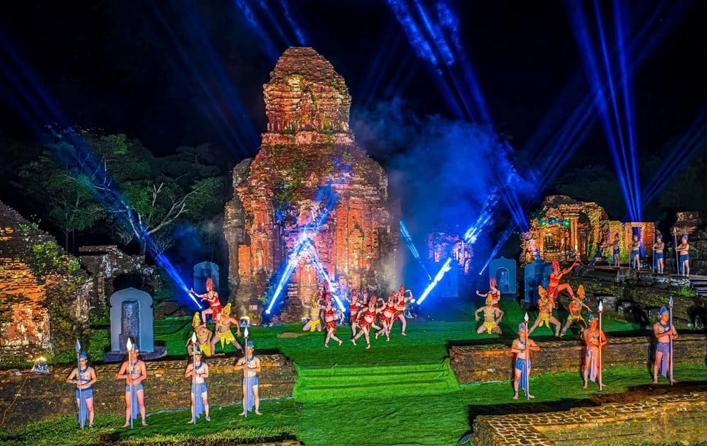 ບັນດາ​ການ​ເຄື່ອນ​ໄຫວ​ສະ​ເຫຼີ​ມສະຫຼອງ 26 ປີ​ແຫ່ງ​ວັນ​ໂຮ້ຍອານ ​ແລະ ລູກ​ຊາຍ​ຂອງ​ຂ້າພະ​ເຈົ້າ​ໄດ້​ຮັບ​ການ​ຮັບ​ຮອງ​ເປັນ​ມໍລະດົກ​ວັດທະນະທຳ​ໂລກ - ຮູບ​ທີ 6