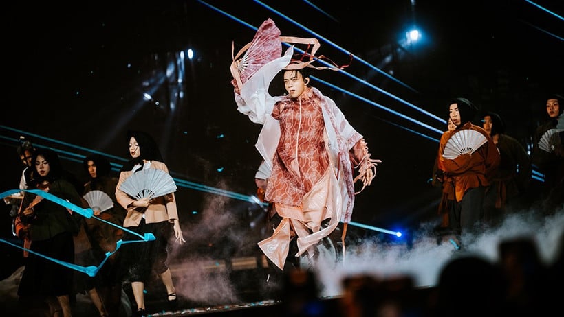 Soobin Hoang Son în timpul spectacolului. (Foto: Furnizată de echipa de filmare)