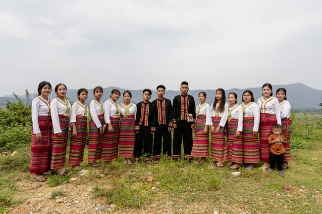 Dezavantajlı bölgelerdeki kadınlar, kültür ve turizm girişimleri sayesinde hayatlarını değiştiriyor - Fotoğraf 1. Phụ nữ vùng khó khăn đổi đời nhờ khởi nghiệp văn hóa – du lịch - Ảnh 1.