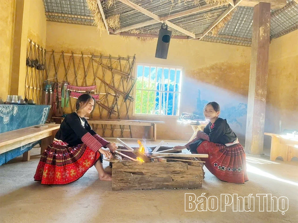 De persoon die het gemeenschapstoerisme in het dorp Mong 