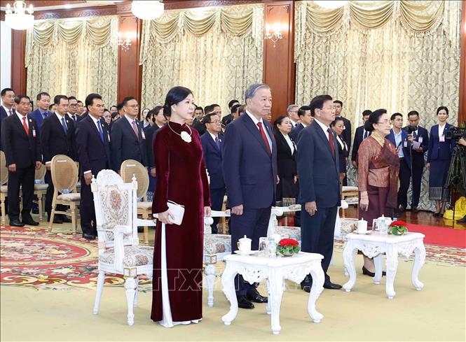 Подпись к фотографии