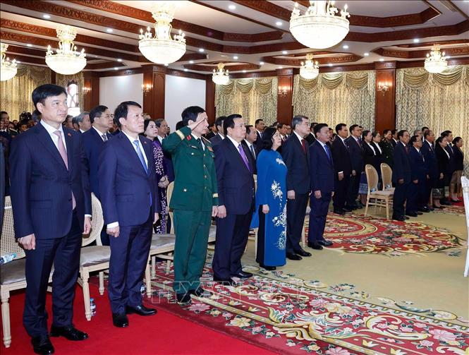 Подпись к фотографии