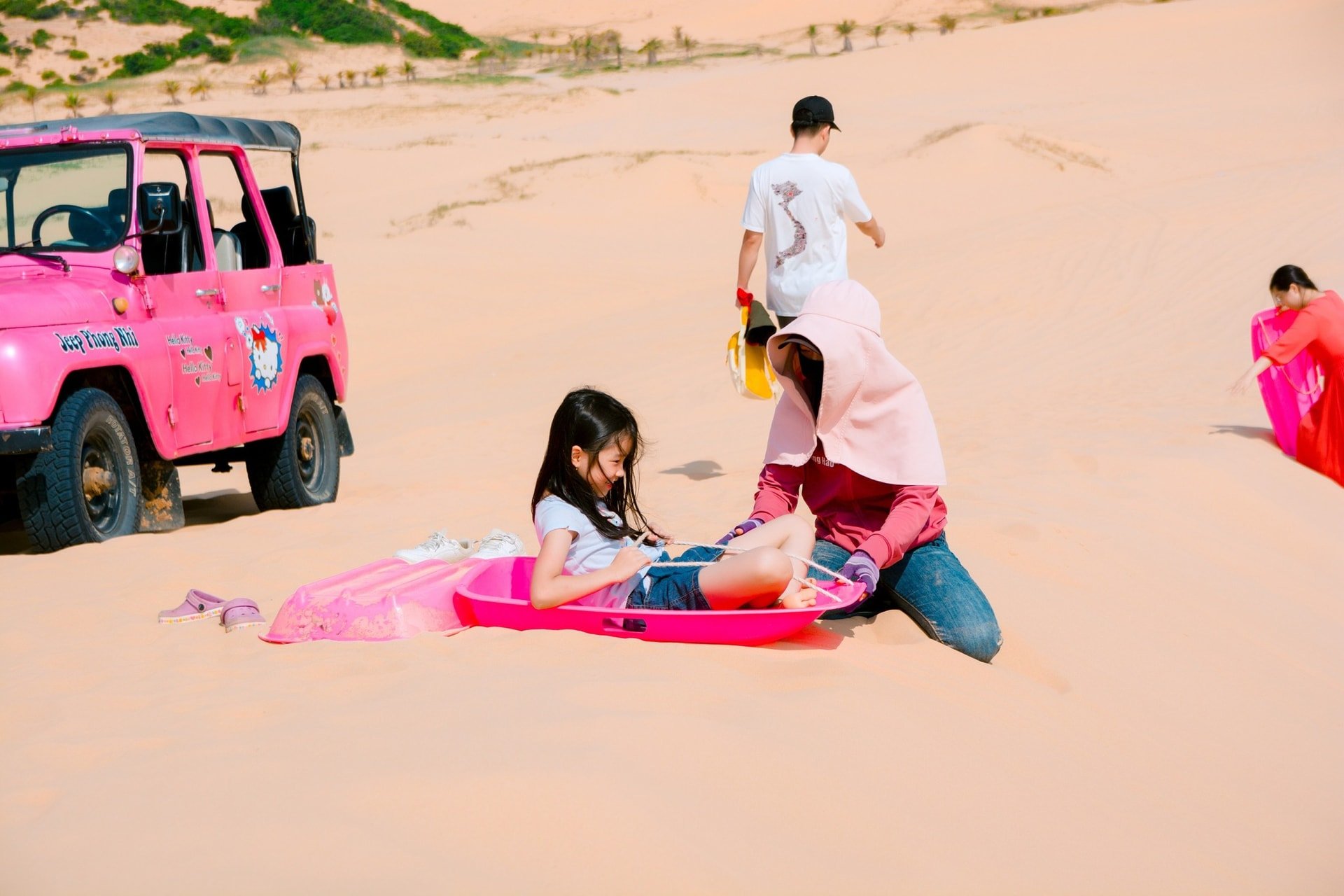 Erleben Sie Sandboarding und Offroad-Fahrzeugfahrten in Nam Cuong