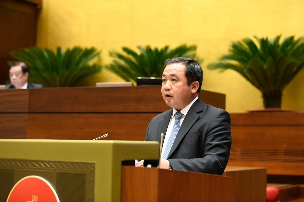 Bộ trưởng Trần Đức Thắng phát biểu làm rõ các nội dung được đại biểu Quốc hội góp ý. Ảnh: Như Ý.