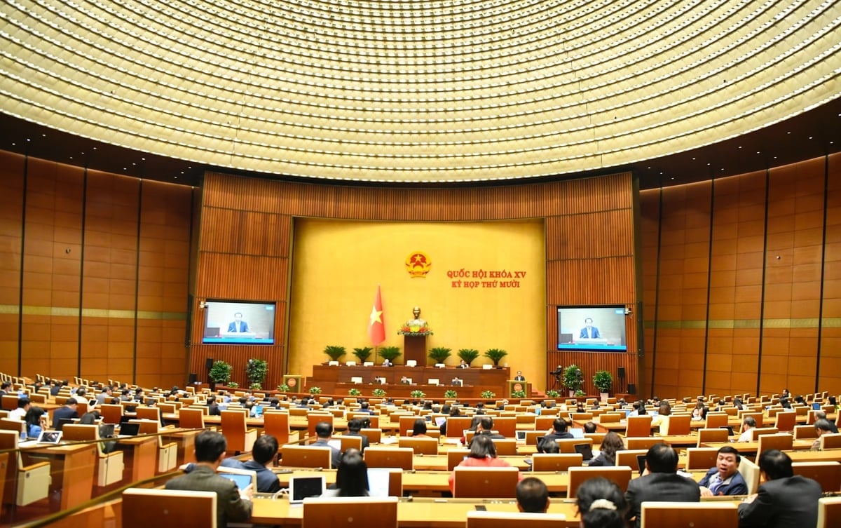 Bộ trưởng Trần Đức Thắng nhấn mạnh, cơ quan soạn thảo sẽ nghiêm túc tiếp thu tất cả ý kiến của đại biểu để hoàn thiện hồ sơ trình Quốc hội, bảo đảm luật vừa khả thi, vừa đáp ứng yêu cầu phát triển kinh tế - xã hội và bảo vệ môi trường. Ảnh: Khương Trung.