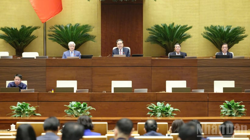 Toàn cảnh phiên họp sáng 1/12. (Ảnh: DUY LINH)