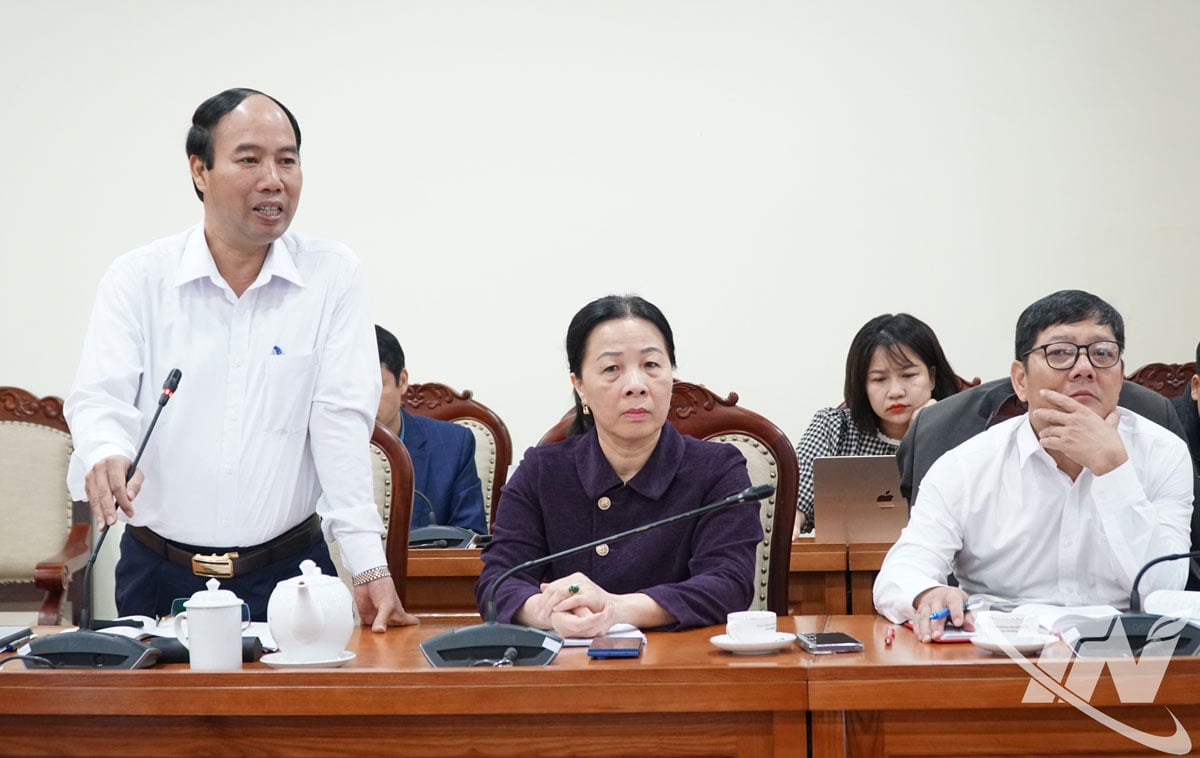 En representant fra Kultur-, idretts- og turismedepartementet talte på møtet.