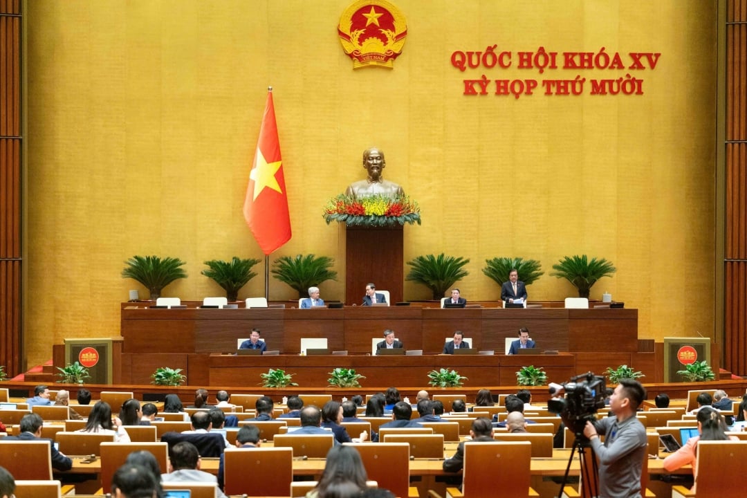 Presidiet vid mötet. Foto: quochoi.vn