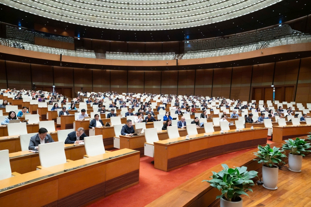 Delegater som deltar i mötet. Foto: quochoi.vn