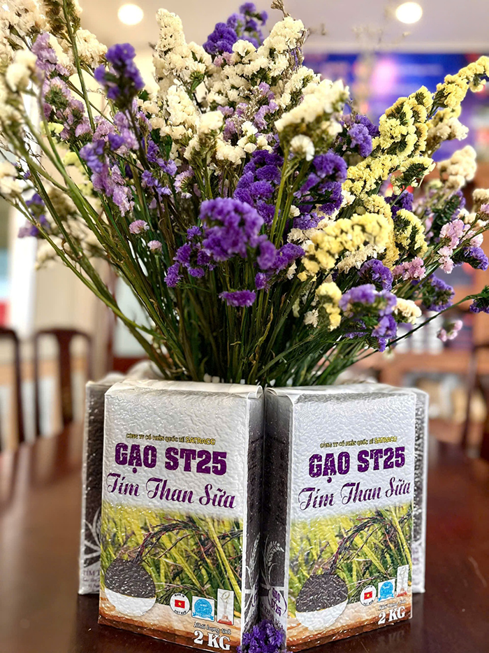 Orașul Can Tho: Continuă lansarea produsului de orez violet ST25, produs conform procesului de reducere a emisiilor