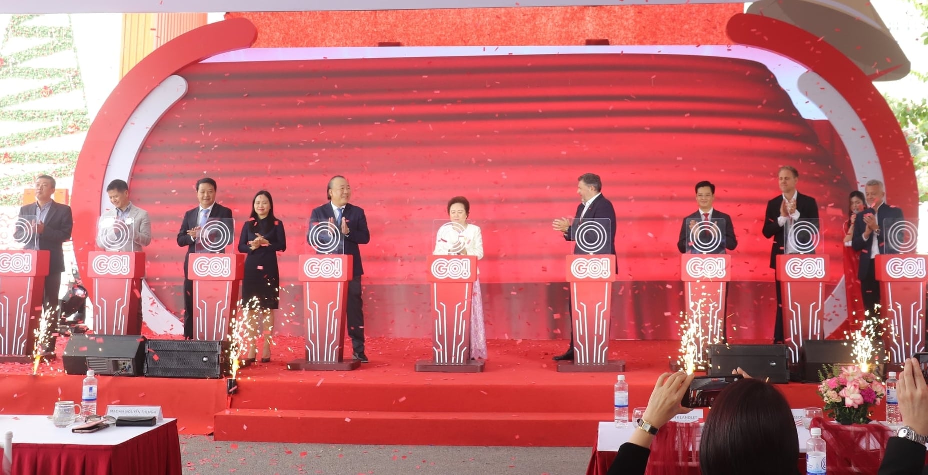 Lễ khai trương GO! Thăng Long có sự hiện diện của lãnh đạo Bộ Công Thương, lãnh đạo Sở Công Thương Hà Nội, Hiệp hội các Nhà bán lẻ Việt Nam, và đông đảo người dân Thủ đô. Ảnh: Minh Hà.