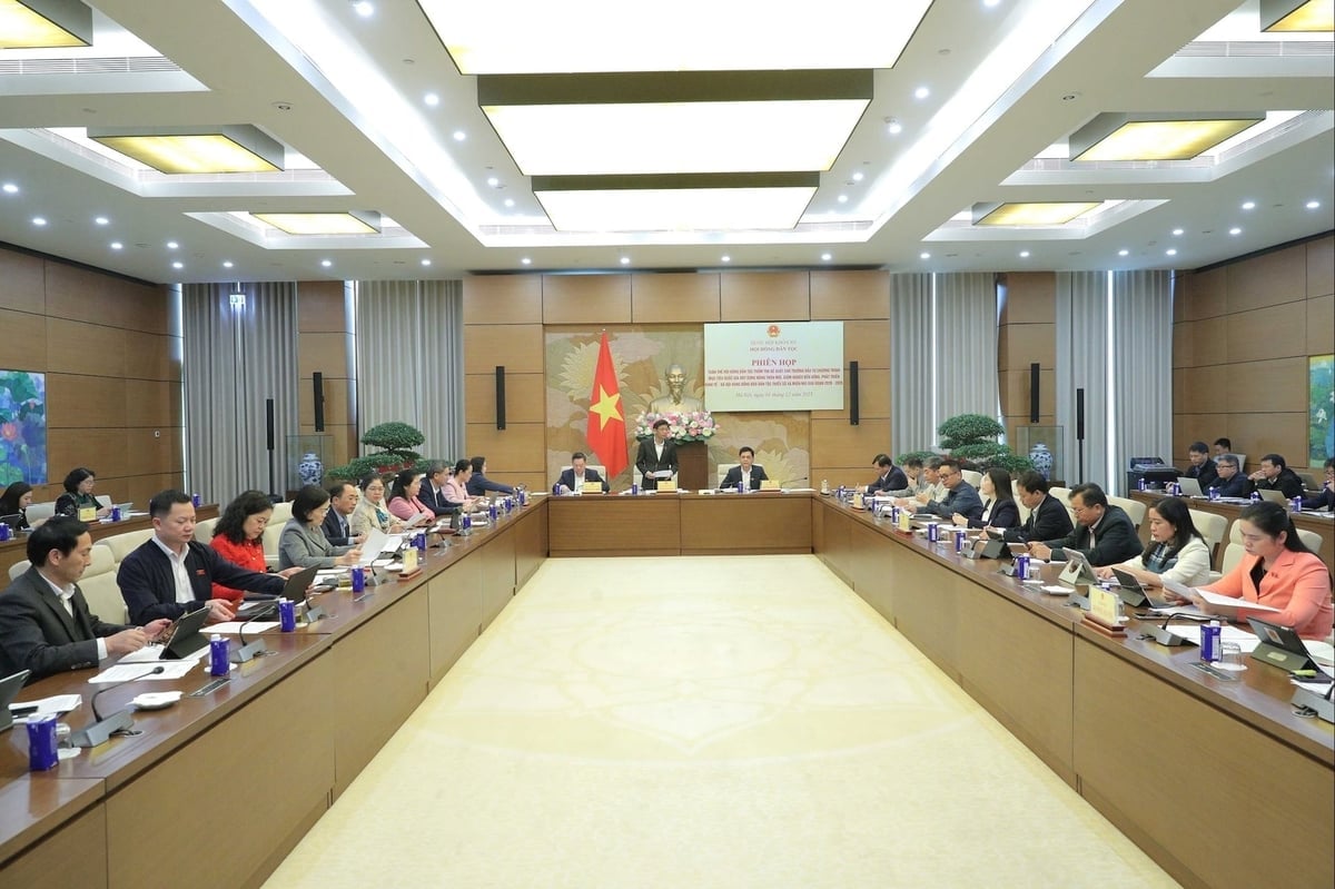 Quang cảnh phiên họp. Ảnh: Hồ Long.