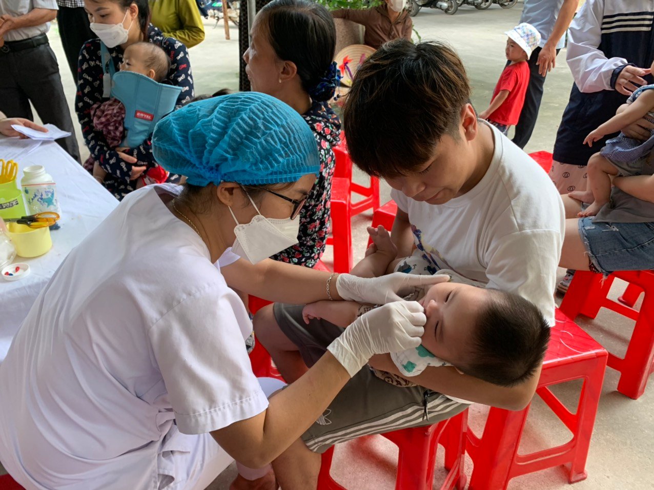 Đồng loạt triển khai uống vitamin A đợt 2 năm 2025- Ảnh 2.