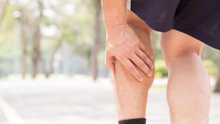 Đừng chủ quan với đau nhức chân: Cảnh giác nguy cơ tắc động mạch- Ảnh 2.