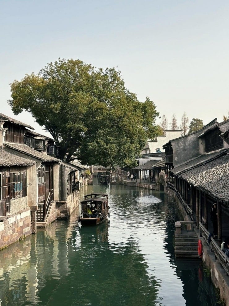 Que Ngoc Hai ແລະ ພັນ​ລະ​ຍາ​ໄດ້​ເດີນ​ທາງ​ໄປ​ທົ່ວ O Tran ໃນ​ທ້າຍ​ດູ​ໃບ​ໄມ້​ລົ່ນ - 3