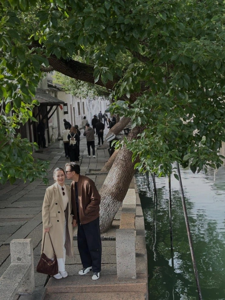 Que Ngoc Hai und seine Frau wanderten im Spätherbst durch O Tran - 2