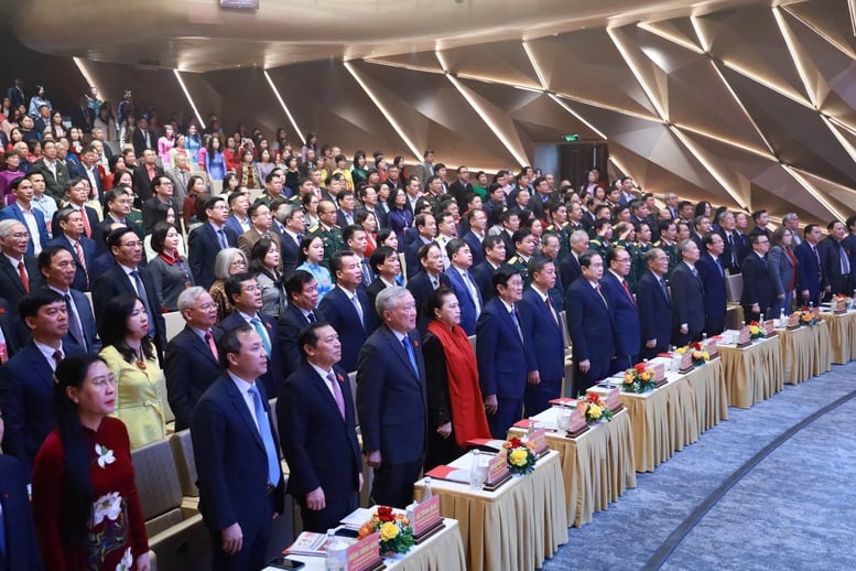 80e anniversaire de la Journée traditionnelle de la Maison d'édition politique nationale : Affirmer le rôle pionnier sur le front idéologique et théorique - Photo 2. 80 năm Ngày truyền thống NXB Chính trị Quốc gia Sự thật: Khẳng định vai trò tiên phong trên mặt trận tư tưởng, lý luận- Ảnh 2.