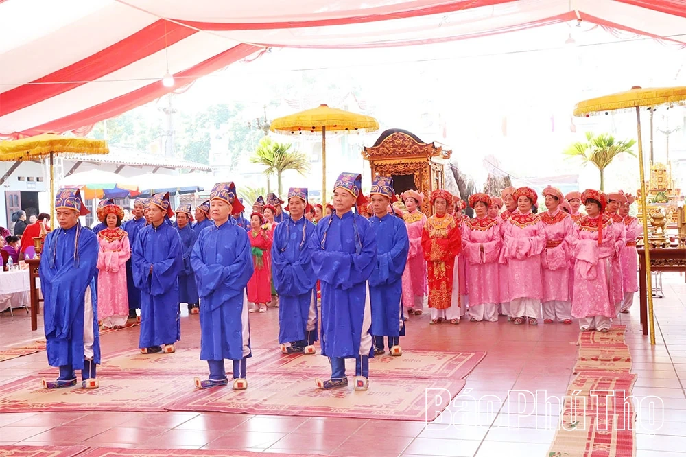 ແມ່​ພະ​ແມ່ - ແມ່​ທໍາ​ອິດ​ຂອງ​ປະ​ຊາ​ຊົນ​ຫວຽດ​ນາມ​.