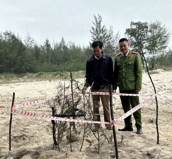 Artillerigranater upptäckta i kommunen Trieu Co - Foto: CATC