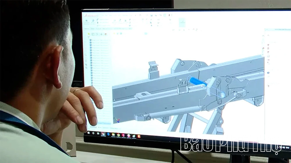 Artesão local leva produtos mecânicos vietnamitas ao nível internacional.