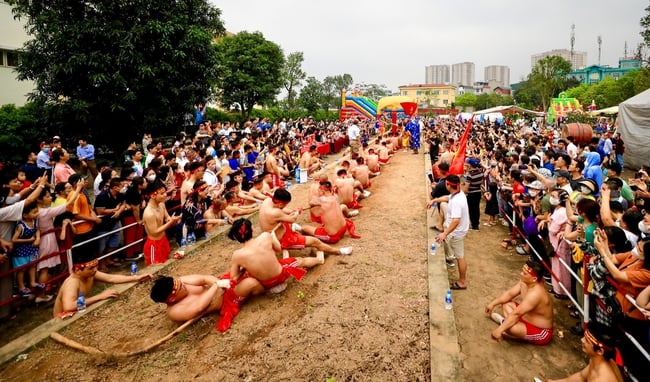 Thể thao cộng đồng – chìa khóa nâng cao sức khỏe, tinh thần và năng lực sản xuất của người dân nghèo - Ảnh 1.