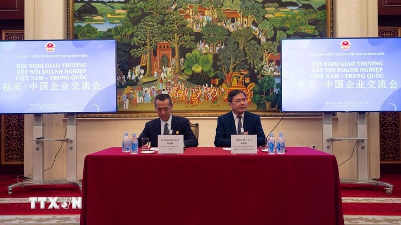 Conferință comercială care conectează companii vietnameze și chineze. (Foto: Quang Hung/VNA)
