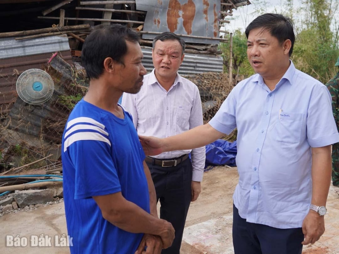 Г-н Тран Нгок Тунг, деревня Бинь Хоа, коммуна Туй Ан Бак, поблагодарил руководство провинции за поддержку в восстановлении нового дома для его семьи.
